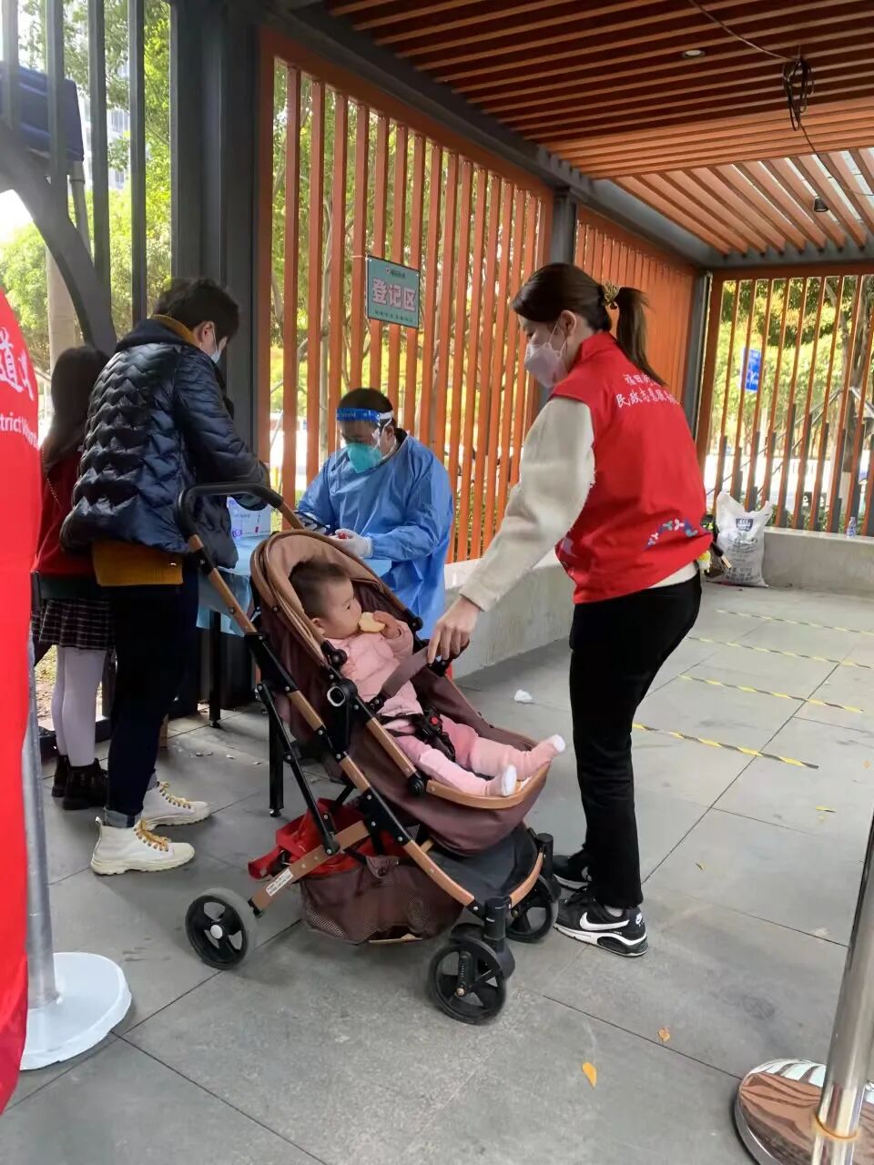 全力奋战疫往无前福南小学与附属幼儿园教师志愿者在行动