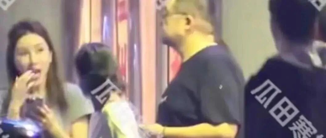 冯绍峰带女友与李治廷聚餐曝光,女生身材苗条颜值高与众人热聊