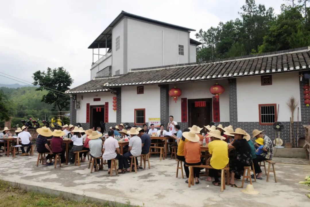 中国人大杂志凤安镇禾坪说事推动解决群众急难愁盼