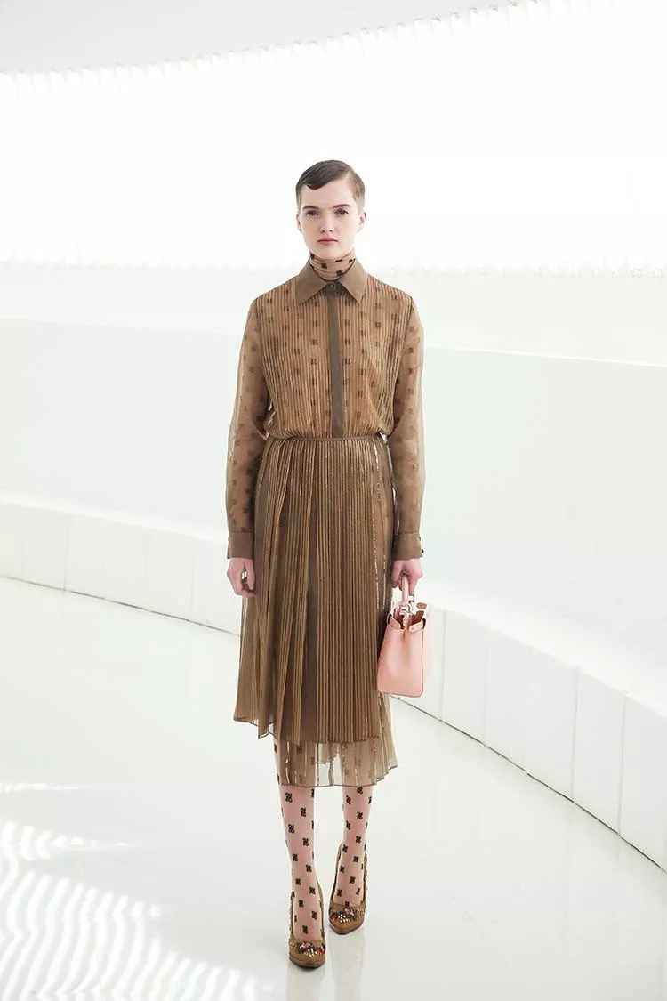 12年后 Fendi 再次来到中国,上演了老佛爷最后一场告别秀! 12年后 Fendi 再次来到中国,上演了老佛爷最后一场告别秀!