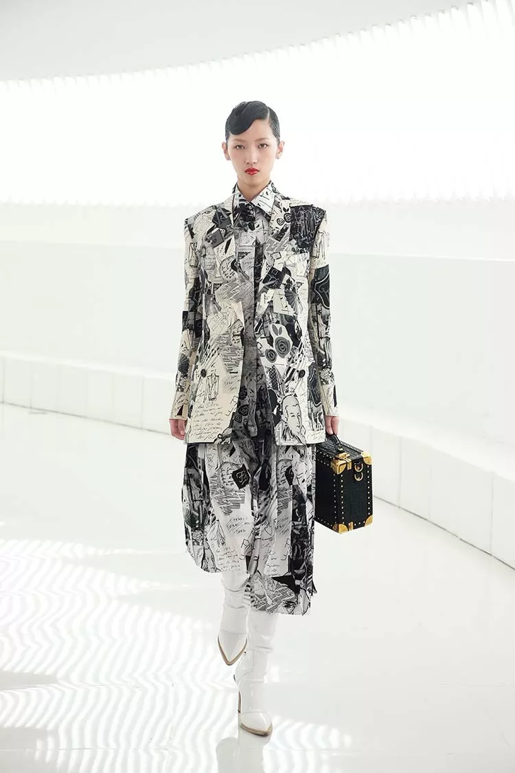 12年后 Fendi 再次来到中国,上演了老佛爷最后一场告别秀! 12年后 Fendi 再次来到中国,上演了老佛爷最后一场告别秀!