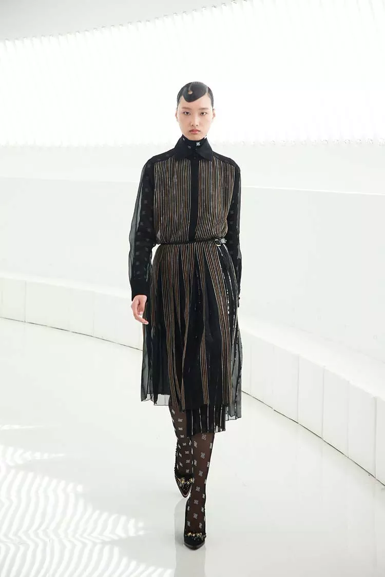12年后 Fendi 再次来到中国,上演了老佛爷最后一场告别秀! 12年后 Fendi 再次来到中国,上演了老佛爷最后一场告别秀!