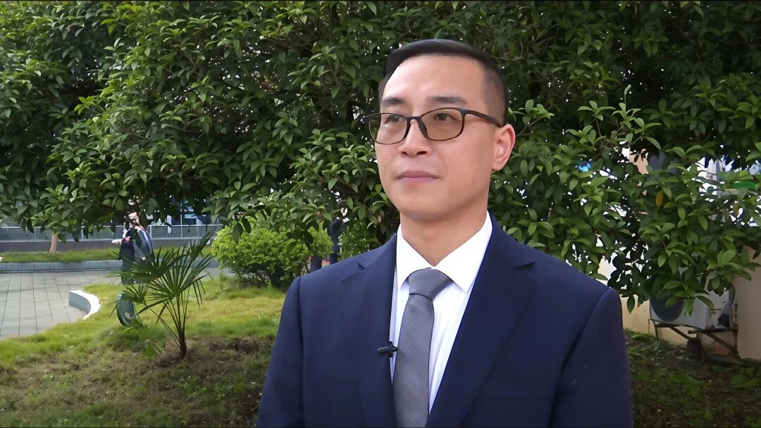 【学习贯彻党代会精神】议报告 显担当