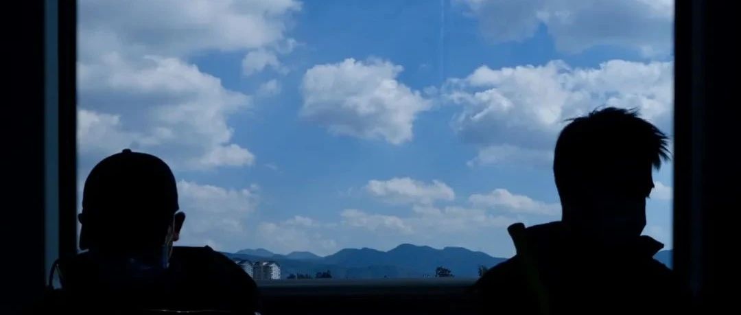 人類不宜飛行，宜平安