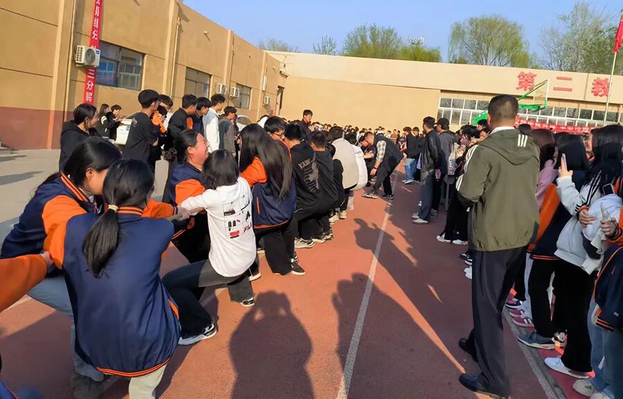 顽强拼搏勇夺第一河北同仁医学院春季拔河比赛