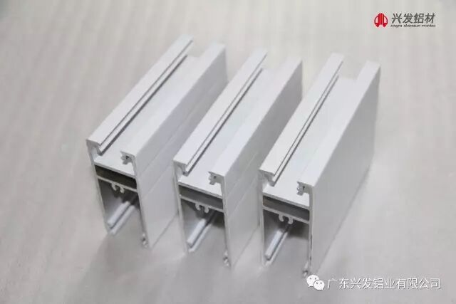 铝合金型材表面处理方式：氟碳喷涂