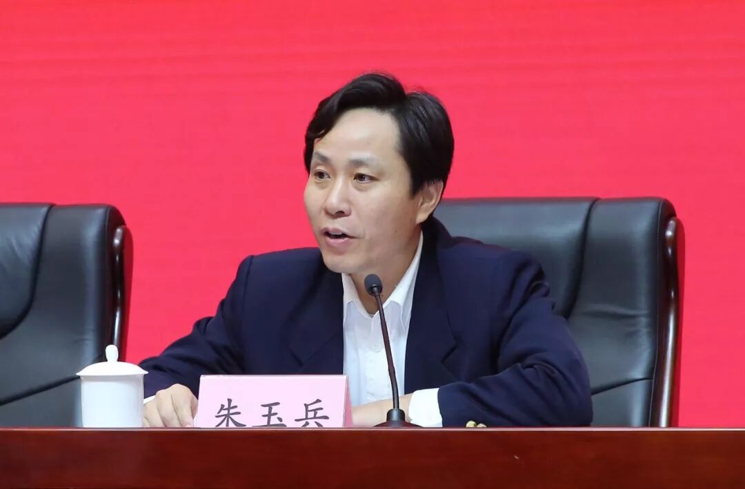 朱玉兵介绍了专项行动的含义,背景以及《海淀区实施百城千业万企