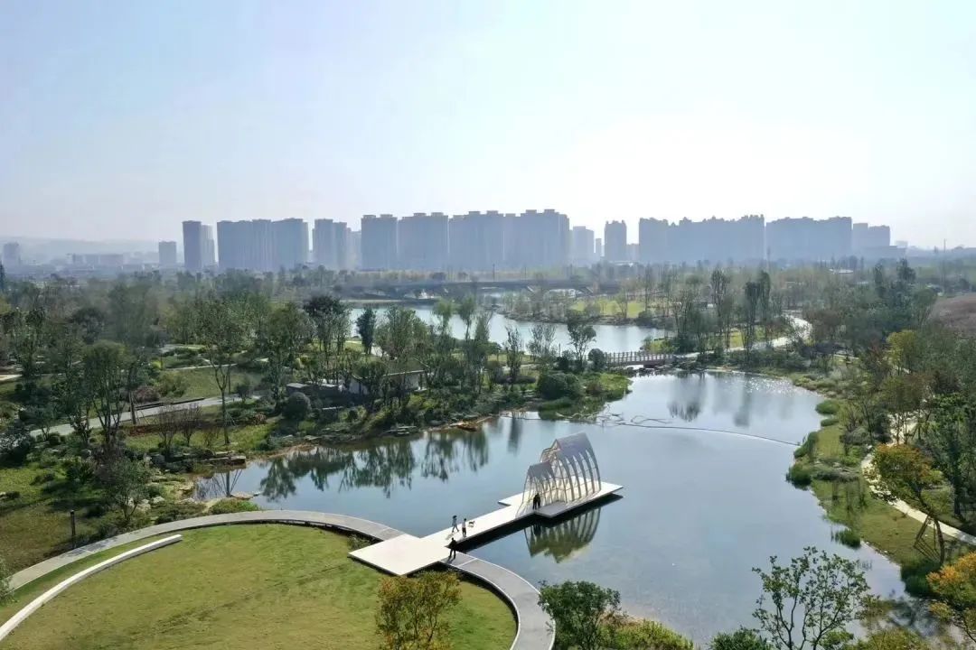 成都龍泉驛區打造公園城市示範區中的示範區