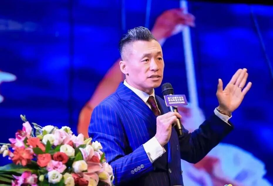 人生不设限做自己的冠军残奥冠军侯斌来龙泉驿分享励志故事