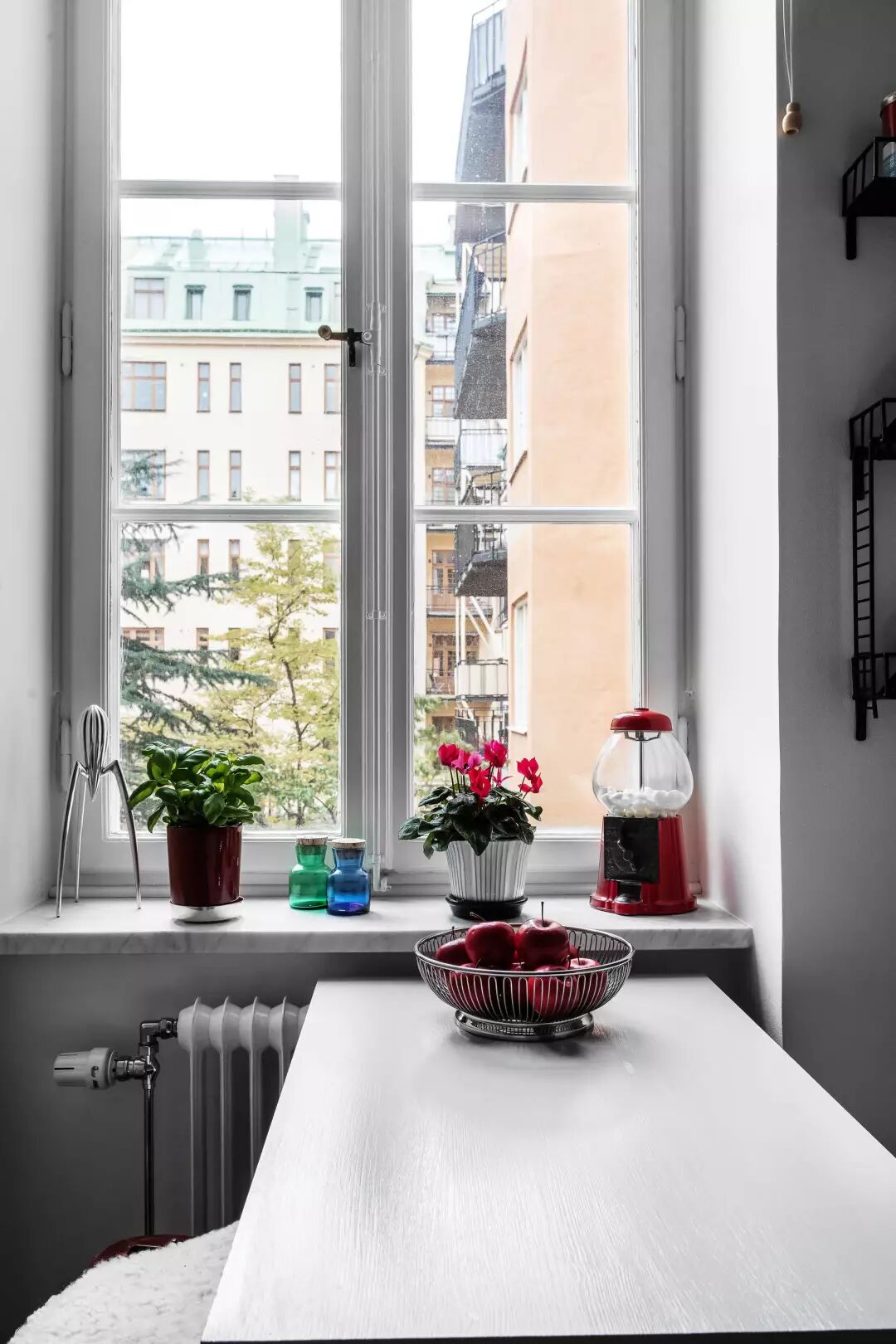 79平北欧风，大胆用色，打造一个复古个性的温馨小家！