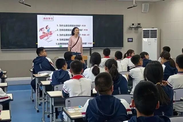 乡镇中学合并，教师被辞退：愿所有教书育人的教师，都能有个好的结局！