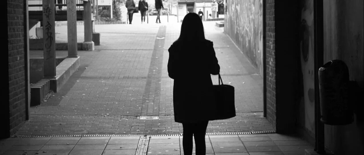 23岁女孩猝死刷屏热搜，真正让我们害怕的是什么？