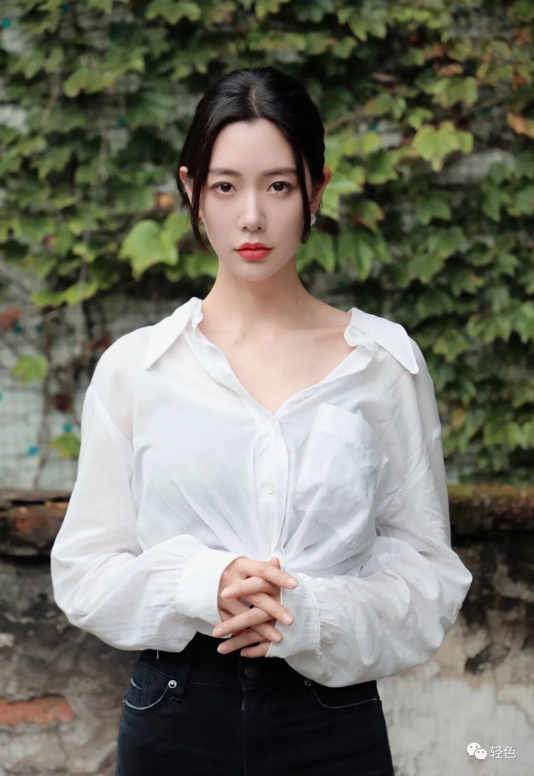 【美女】《流浪地球2》中的她，有着傲人的事业线，迷人的水蛇腰（组图） - 5