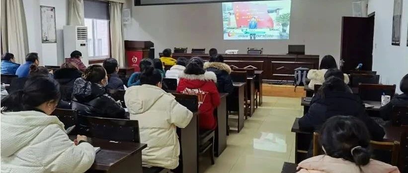 绵阳市中心血站全体党员集体观看“书记龙门阵”