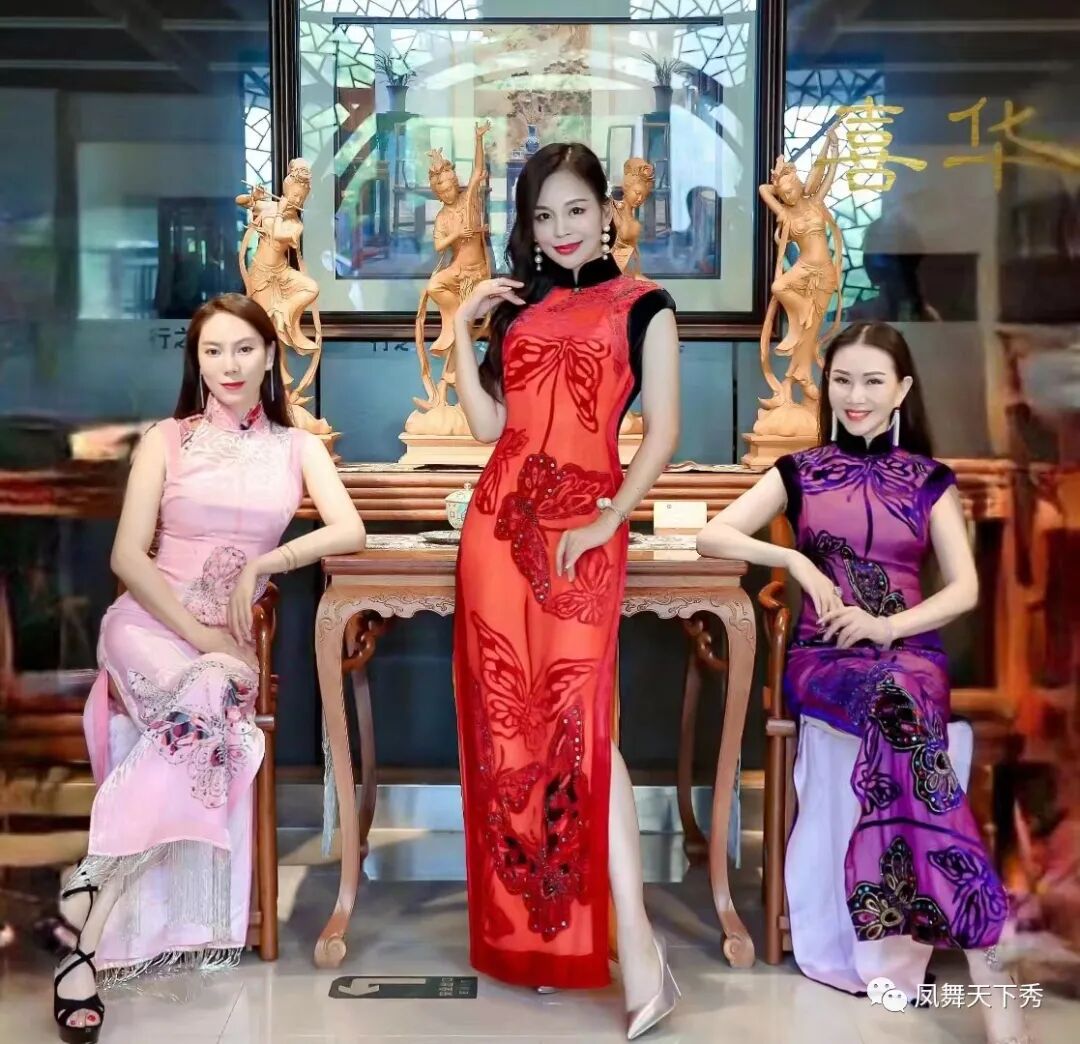 则作为第三届国际时装周助演嘉宾,上台秀5次,由凤舞公司提供服装