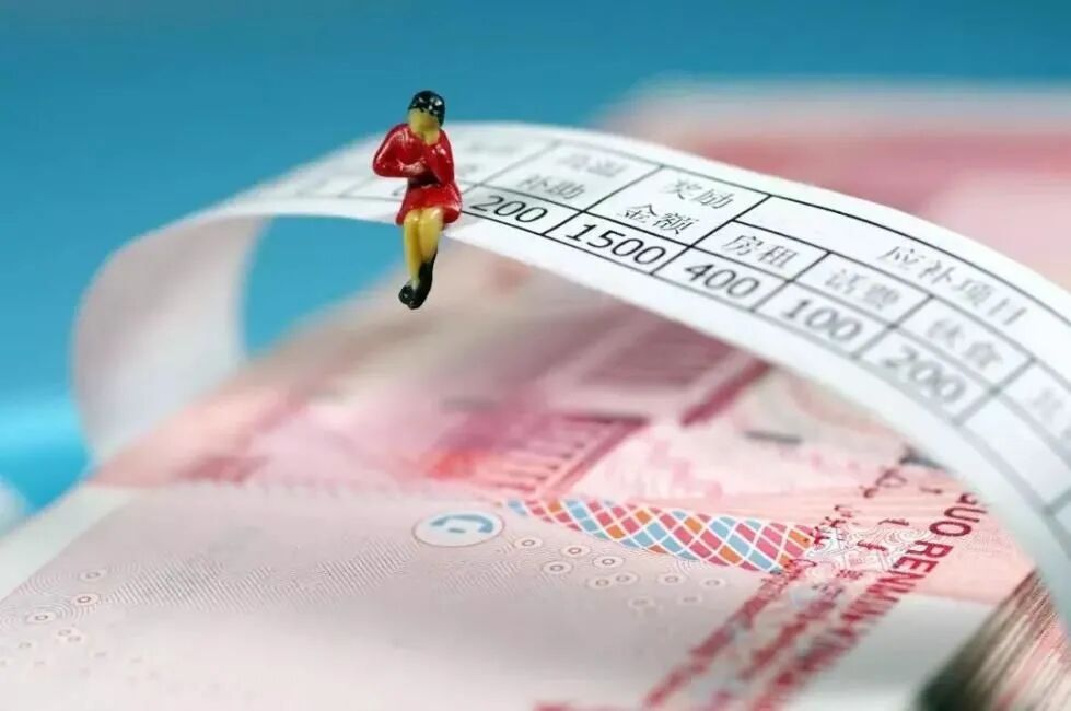 年終獎(jiǎng)合并計(jì)稅，2022年1月1日?qǐng)?zhí)行！又要多繳納個(gè)稅了嗎？