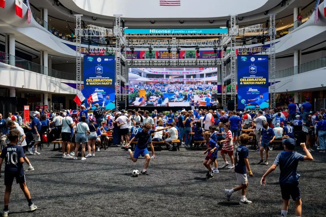 World Cup Fans Get Taste Of American Life At The Mall
