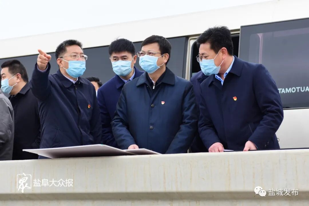 曹路宝调研建湖县上冈镇经济社会发展情况