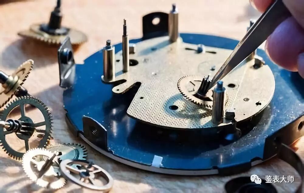 为什么手表薄厚差距很大?它们到底差在哪呢?