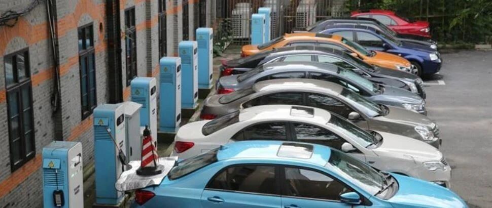 10年补7500万辆新能源车空白：新造车急需量、百年老店遇寒冬