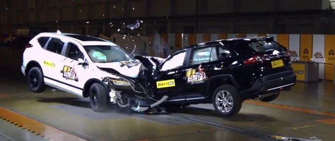 广汽本田皓影再次挑战碰撞测试，车架大面积变形