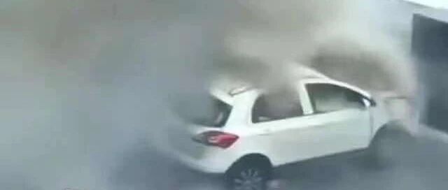 网曝云度电动车发生自燃：或因碰撞曾波及电池，5罐灭火器灭不了火