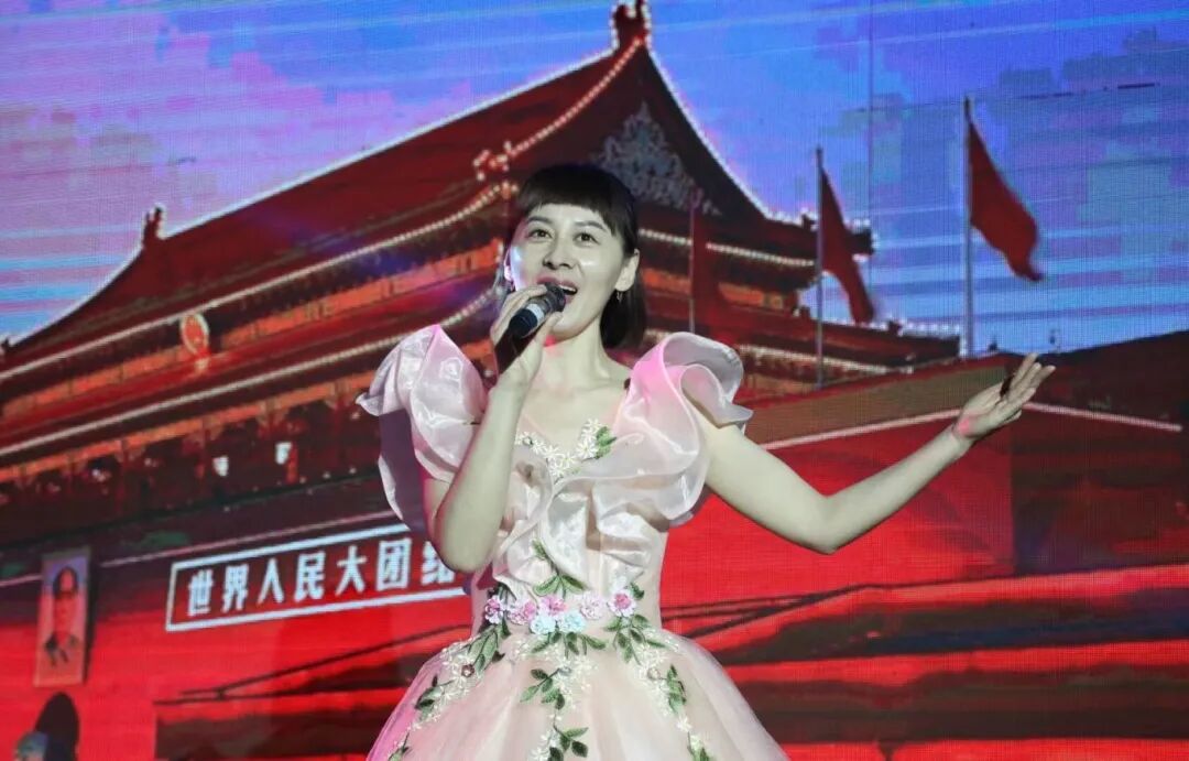演唱者：李甜甜照片.jpg