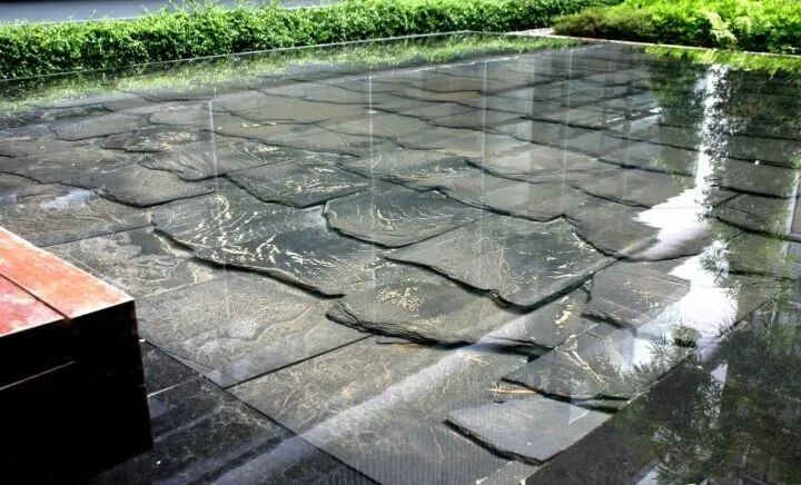 的风靡,有些水池底部也运用瓦等材料镜面水应该是目前使用最普遍的