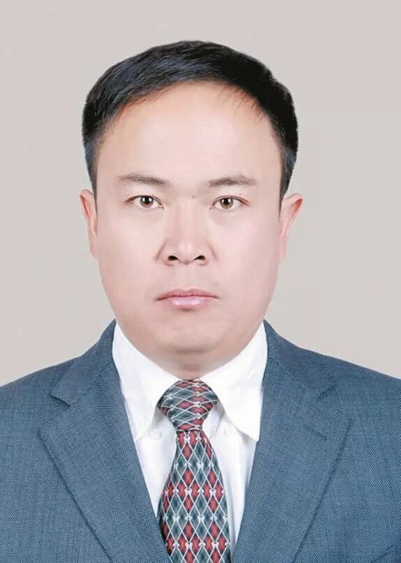曾任晋宁县发展改革和经济贸易局局长,二街镇镇长,党委书记,晋城镇