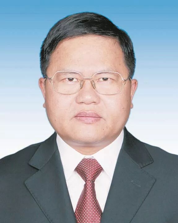 曾任富民县人民政府副县长(挂职二年),昆明市民政局副局长,党委委员等