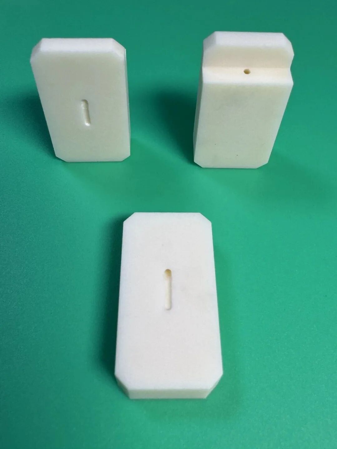 产品1：氮化铝注射成型结构件2.jpg