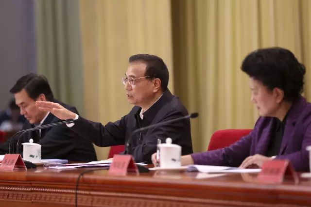 李克強:確保婦女享有與男子平等的土地權益