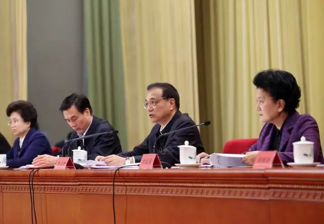 李克強:確保婦女享有與男子平等的土地權益