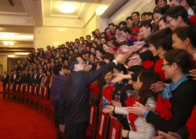 李克強:確保婦女享有與男子平等的土地權益