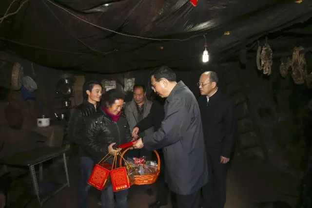 雲南考察丨李克強:一定讓你們盡快從大山深處搬出來