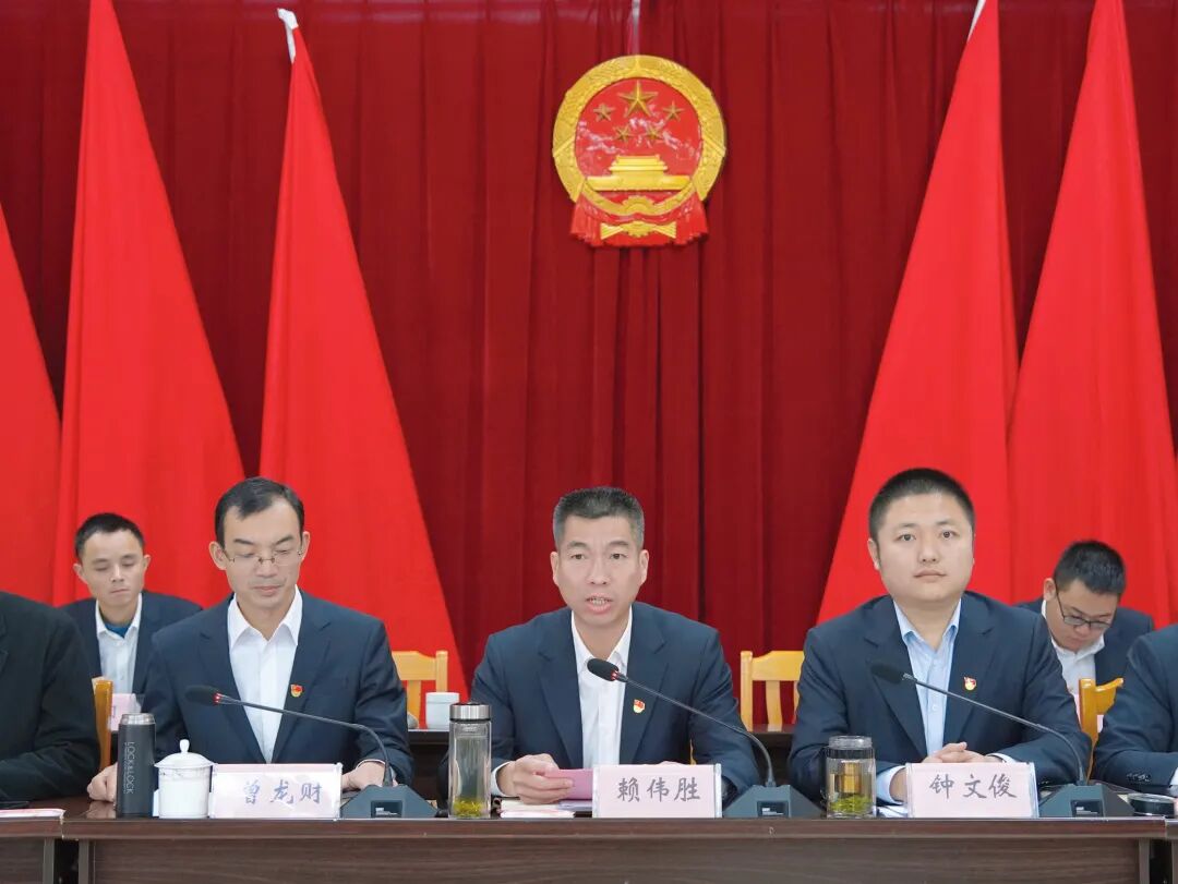 抢先机拼实干勇争先杨村镇召开总结表彰暨开新局冲刺一