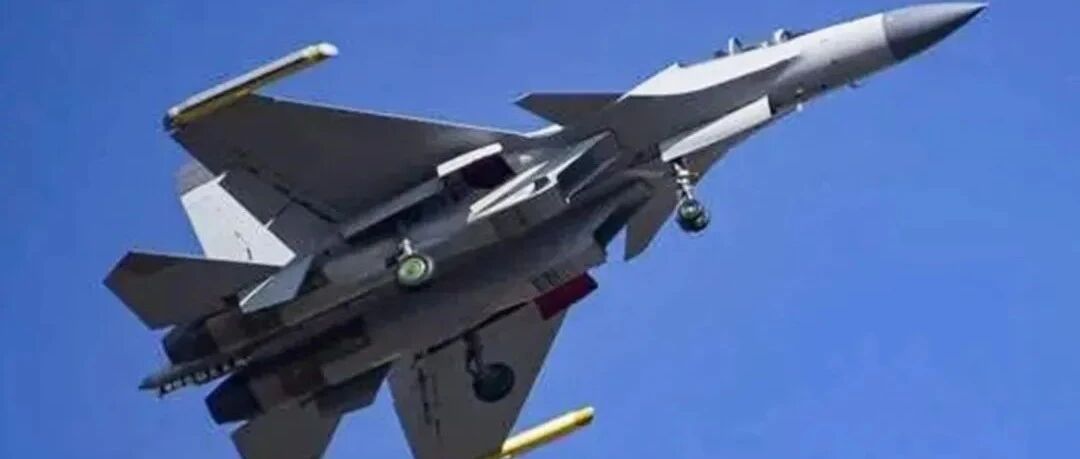 新型舰载机装备部队，翼尖挂架显露非凡战斗力，连F35都能压制