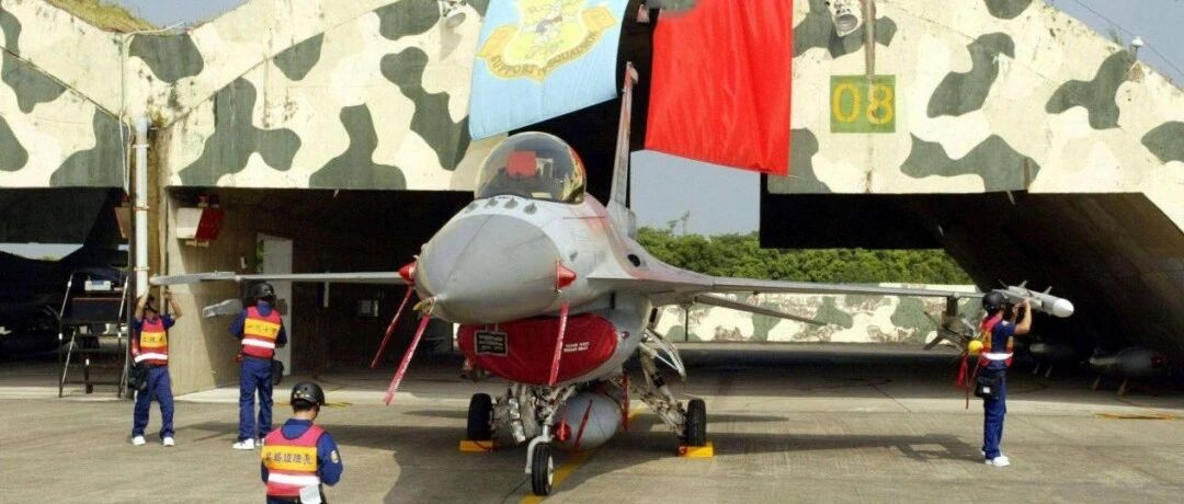 台空军发起挑衅！F16跟歼16交手了？胜负早已没有悬念