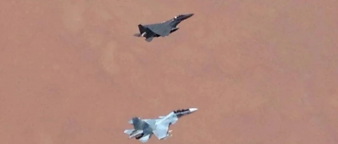 美俄对抗升级！俄军锁定美F15战斗机，不败神话被打破
