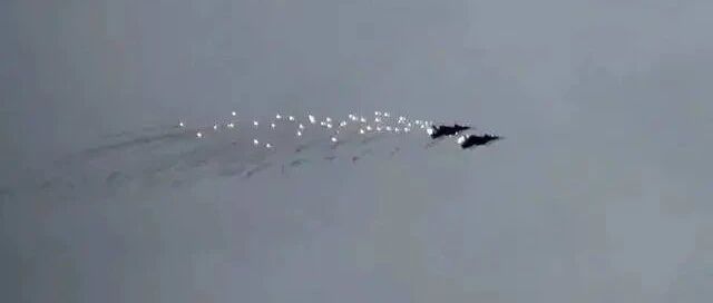击落歼20有多难？双机抛洒密集弹幕，三大法宝对付来袭导弹