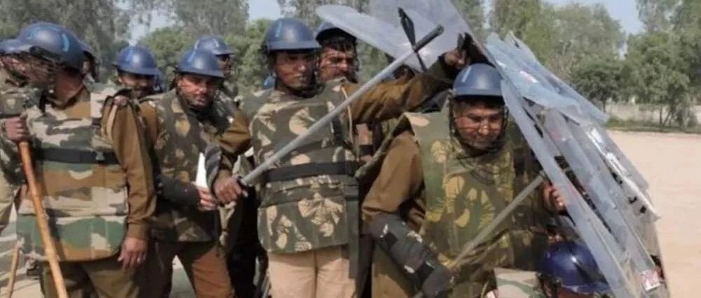 印度宣布取得大胜，使用木棍击退邻国军队，扬言不怕两线作战