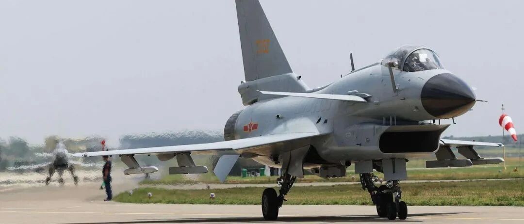 歼10之殇：为了速度忍痛放弃翼尖挂架，又是发动机惹的祸