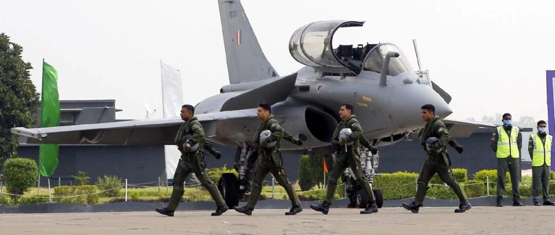 89亿学费白交了？印度无法掌握阵风战斗机技术，法国恨铁不成钢