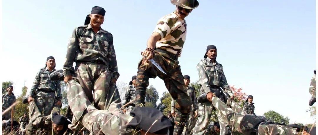 上千名印度特种兵抵达边境，曾被武装分子击溃，扬言给邻国上一课