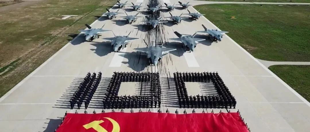 15架歼20同时亮相，可消灭一个小国空军，不能登上航母最遗憾