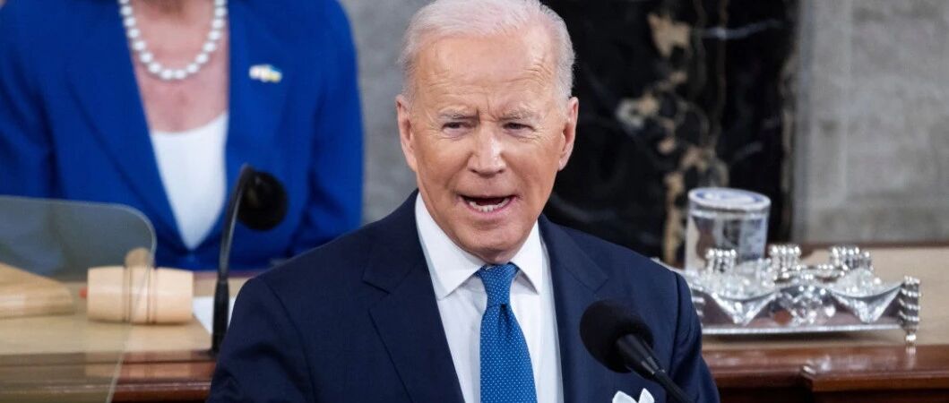 美元爆发信任危机，拜登滥印钞票的惩罚来了，人民币要取而代之？