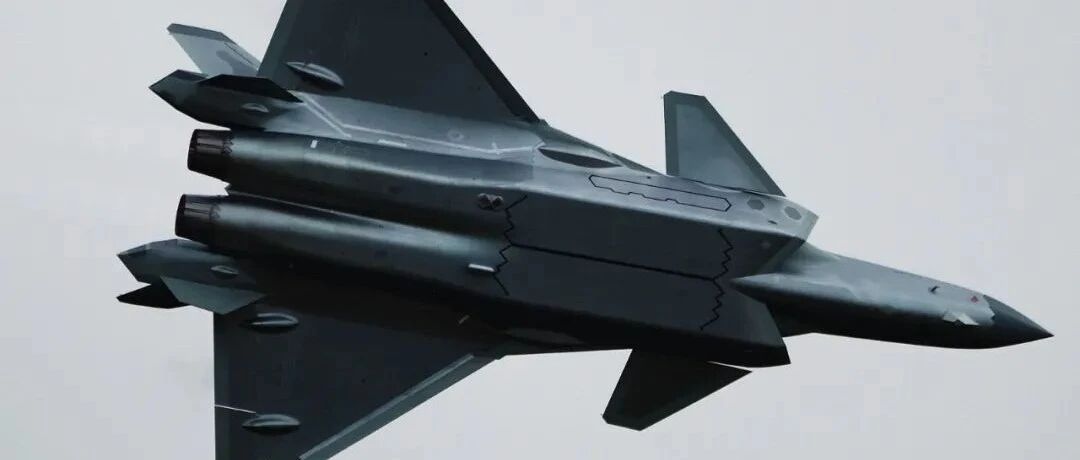 歼20到底有多快？1小时飞出1590千米，加满油能飞到北极！