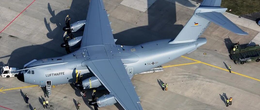 日本强行出兵阿富汗，自卫队军机连夜起飞，菅义伟对塔利班“先斩后奏”？