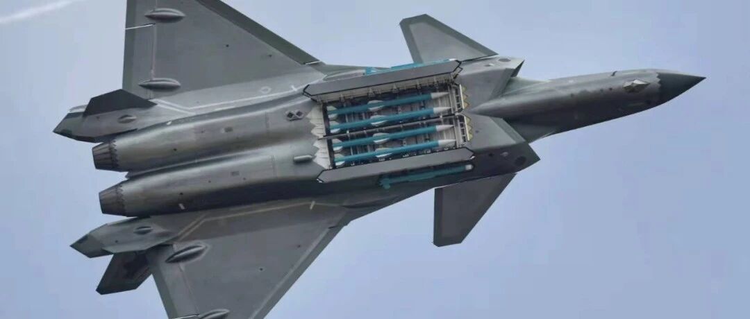 印度专家又有重大发现！歼20的导弹命中率很低，阵风战机胜算更大