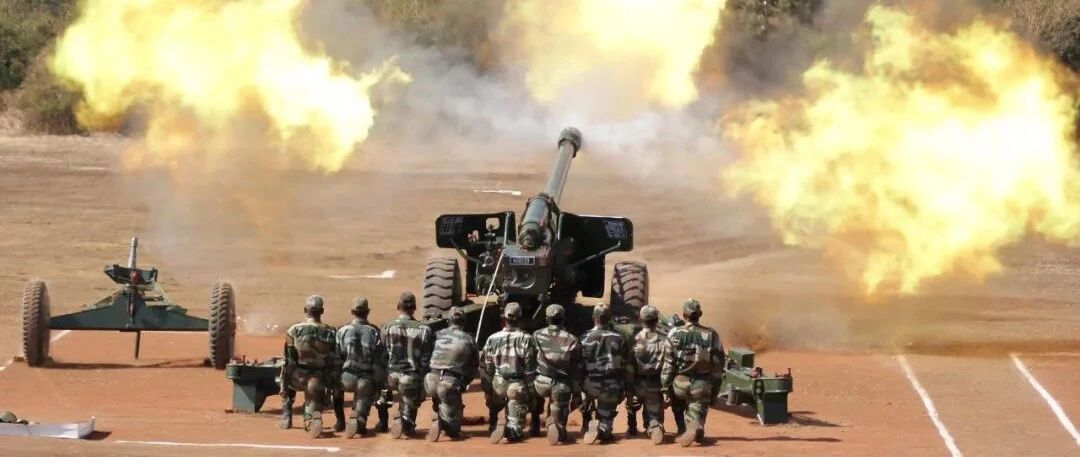 印度边界爆发激烈炮战，重型榴弹炸死印度军官，大批武器运到前线